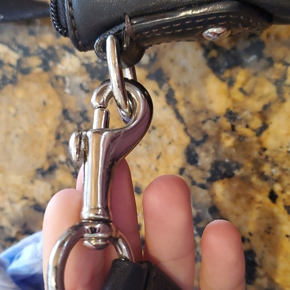 Black leather coach cross body bag - Picture 8 of 9